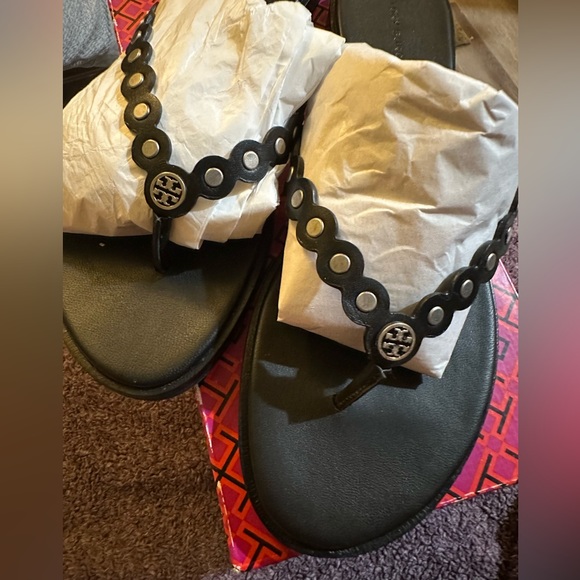 Tory Burch Benton Scalloped Thong - Picture 4 of 5